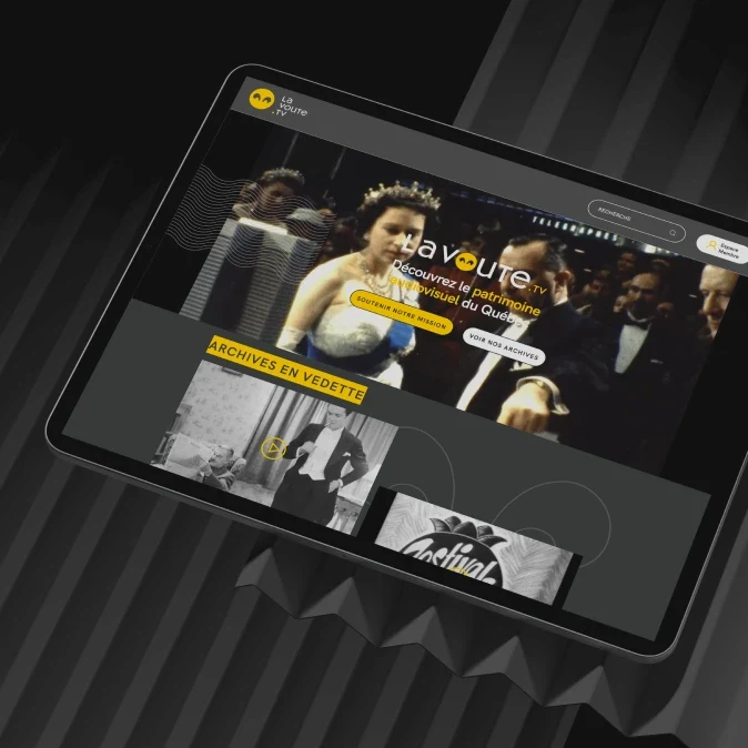 Ordinateur portable affichant le site web de LaVoute.tv